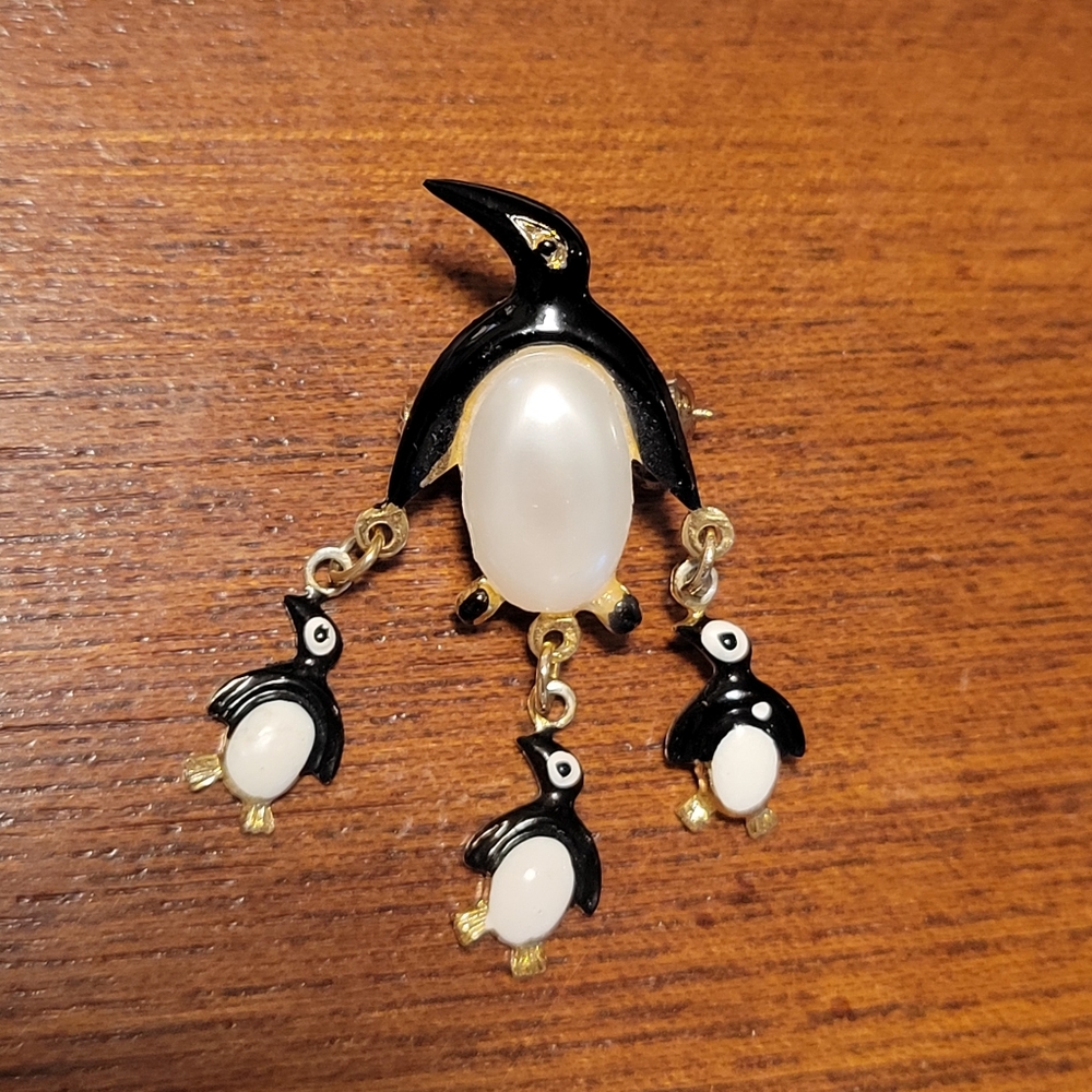 Vintage Penguin Brooch with 3 dangling babies